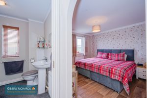 Bedroom- click for photo gallery